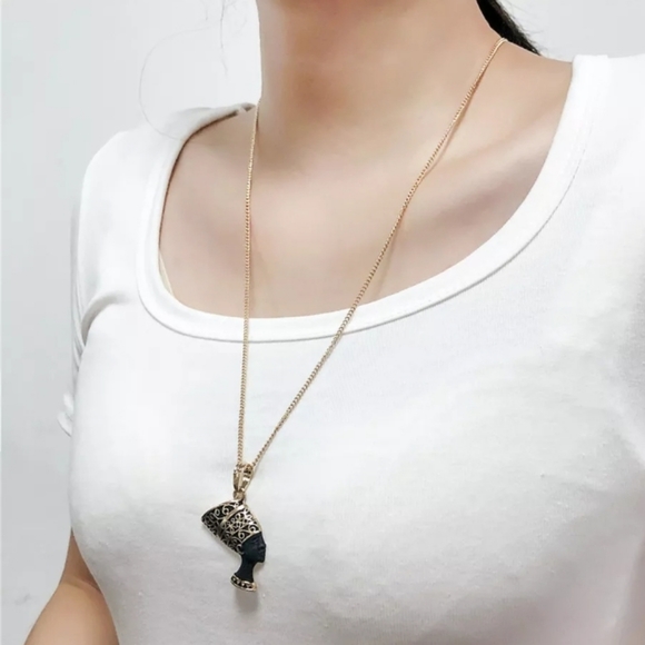 BLack🖤 QueeN👑 Pendant & chain📿 - Picture 5 of 5